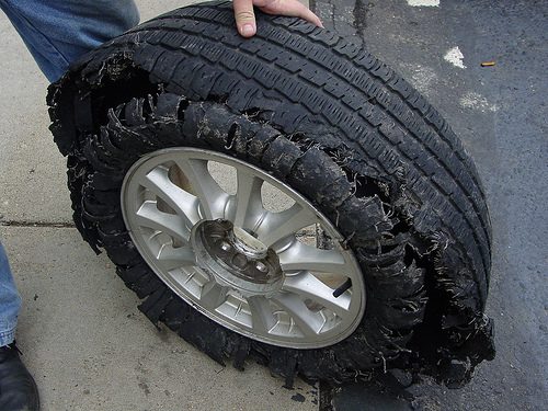 tire damage Foto