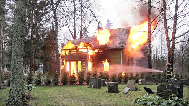 Hausratversicherung – Mithaftung bei Gebäudebrand