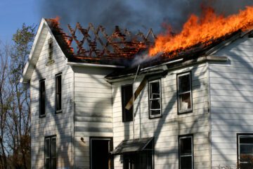Brandschaden bei Dacharbeiten im Wege der Nachbarschaftshilfe -Haftung