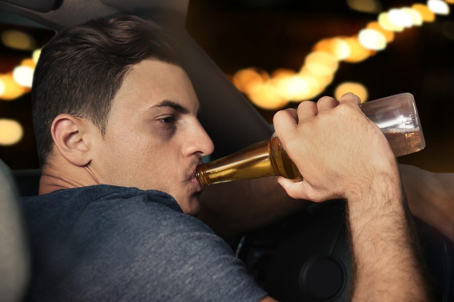 Kraftfahrzeughaftpflichtversicherung: Leistungsfreiheit wegen Alkoholkonsums und Verkehrsunfallflucht