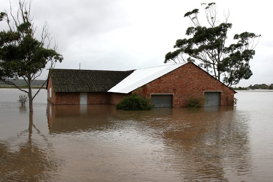 Wann liegt eine Überschwemmung im versicherungsrechtlichen Sinne vor?