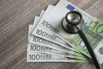 Krankheitskostenversicherung: Anspruch auf zukünftige Deckungszusagen für Behandlungen