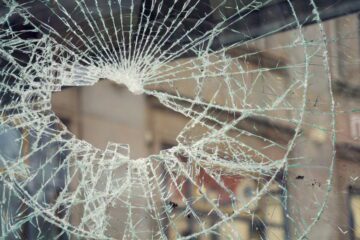 Glasversicherung – Versicherungsschutz nach Veräußerung des Gebäudes und Wohnungswechsel