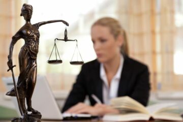 Rechtsschutzversicherung – Formularklausel über Beschränkung des Rechts auf freie Anwaltswahl