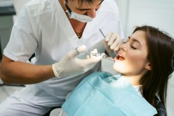 Berufsunfähigkeitsversicherung – Berufsunfähigkeit selbstständiger Zahnarzt bei Berufstätigkeit