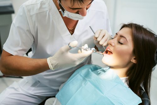 Berufsunfähigkeitsversicherung - Berufsunfähigkeit selbstständiger Zahnarzt bei Berufstätigkeit