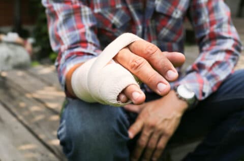 Unfallversicherung - Verletzungen an einer Hand – Gliedertaxe für Finger