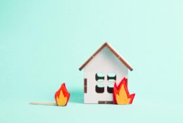 Gebäudeversicherung – Indizien für Eigenbrandstiftung