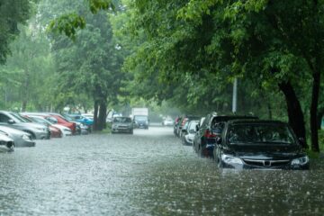Kaskoversicherung –  Überschwemmung – Eindringen von Starkregen in Fahrzeug