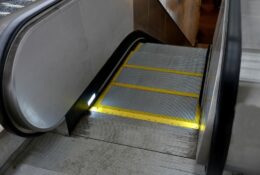 Unfallversicherung – Sturz auf Rolltreppe – Schädelhirntrauma