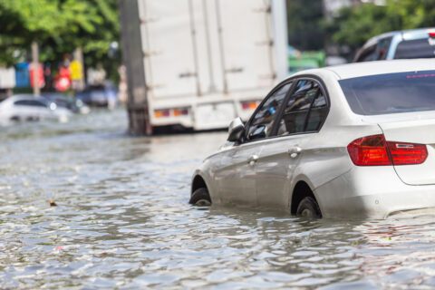 Kfz-Teilkaskoversicherung - Eindringen von Starkregen in Fahrzeug