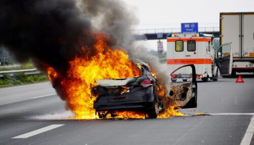 Vollkaskoversicherung - Fahrzeug bei Unfall durch Brand zerstört