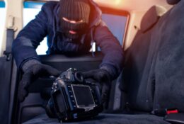 Elektronik-Versicherung für Kameraausrüstung – Ansprüche wegen behaupteten Diebstahls
